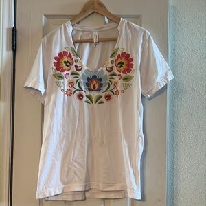 Floral v-neck tee